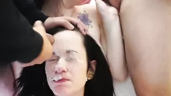 Девушка познала прелести буккаке