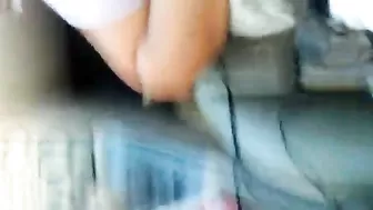 Жена и соседка делают мне минет в автомобиле