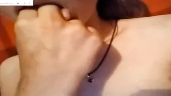 Собеседница разделась и дрочит пальцами перед камерой