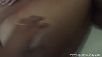 Блондинка с большими сиськами делает минет мужу и принимает его член в свою вагину