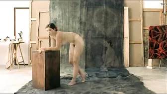 Голые студентки позируют для эротического видео и фото