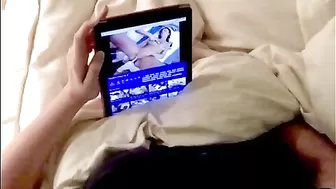 На скрытую камеру попала мастурбация жены на порнуху