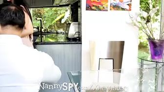 Молодая азиатка сделала массаж и занялась сексом с мужиком