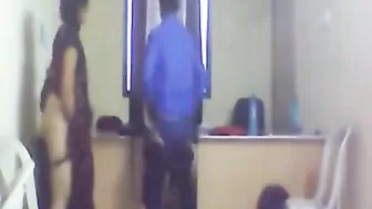 Скрытая камера засняла секс индианки с мужиком в доме