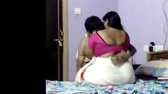 Толстая мусульманка долго стоит раком в горячем сексе