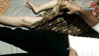 Индийские любовники трахаются лежа на боку