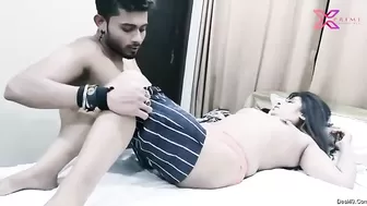 Парень полизал пизду и надел презик, трахнув далее любимую