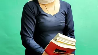 Пухленькая арабская мамочка изменят мужу с студентом и почесывает влажный клитор